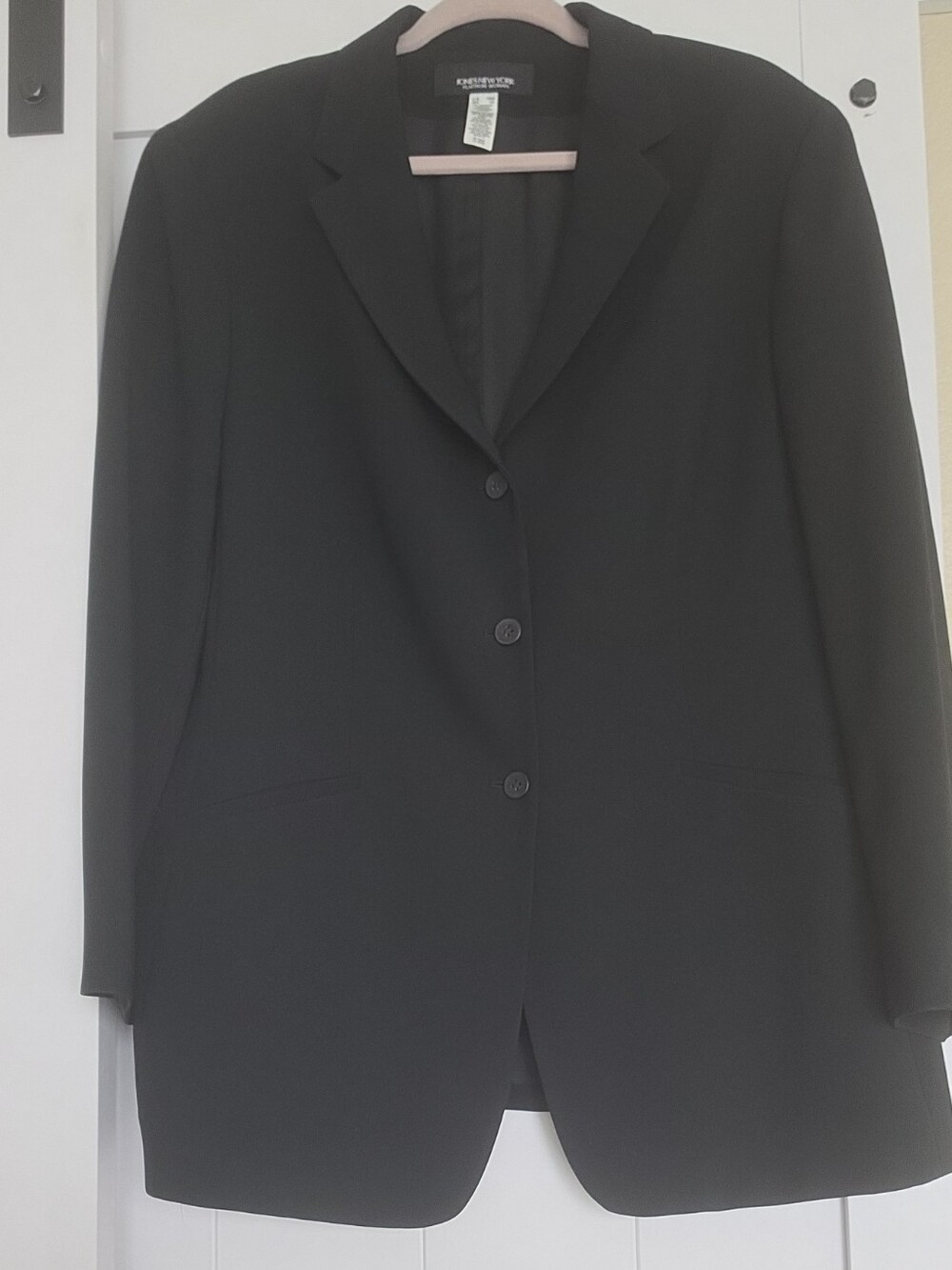 Jones New York Black Women's Three-Button Tailored Blazer